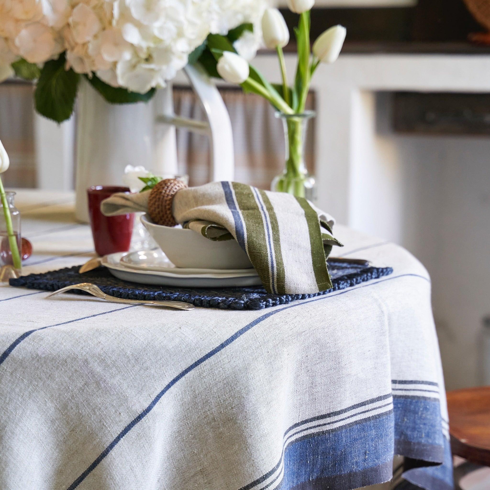 Eze Ivory & Blue Tablecloth