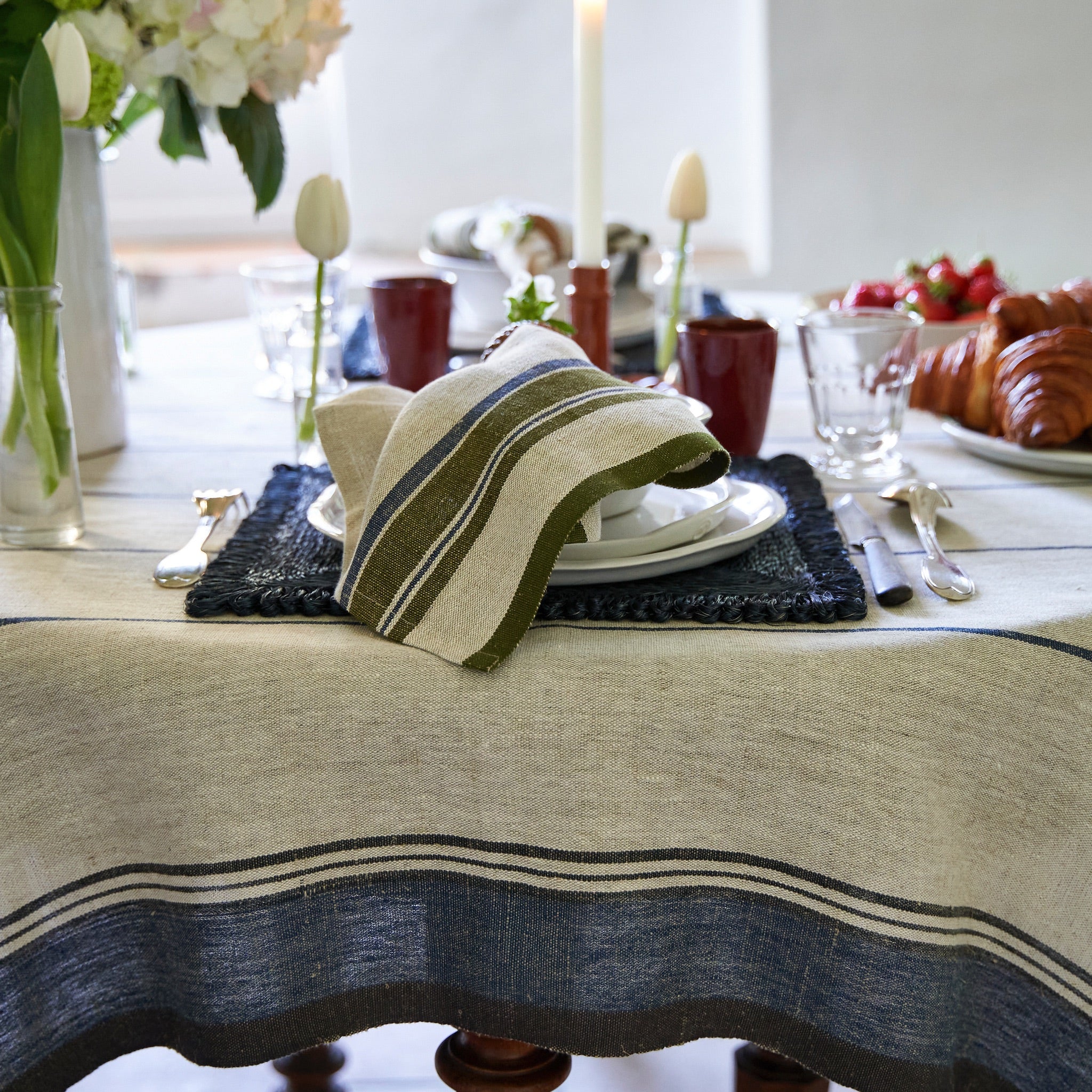 Eze Ivory & Blue Tablecloth