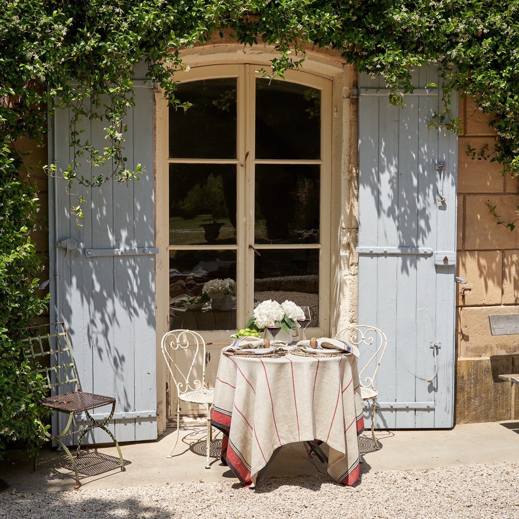 Eze Ivory & Red Tablecloth